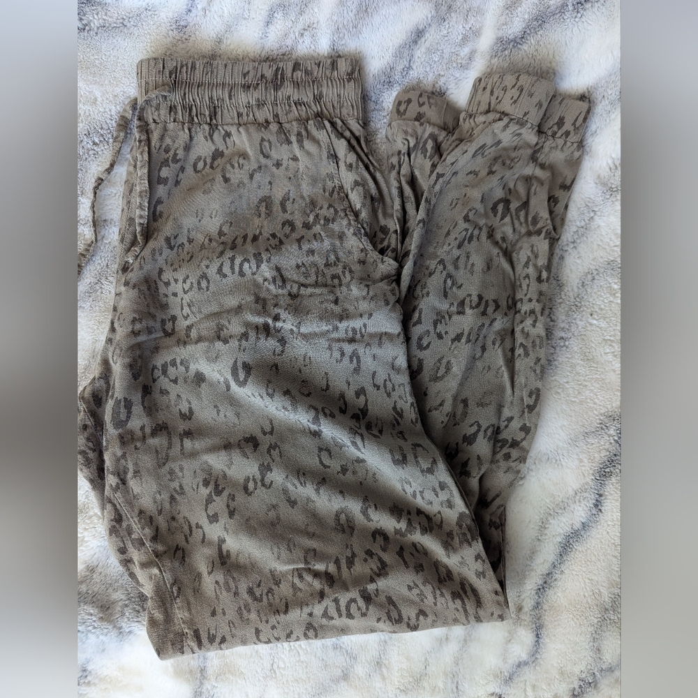Pink Rose Olive Green/Grey Patterned Pants